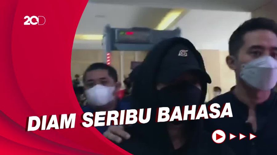  Reza Arap Penuhi Panggilan Bareskrim