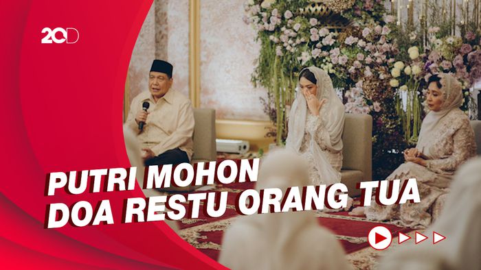 Momen Haru Acara Pengajian Jelang Pernikahan Putri Tanjung