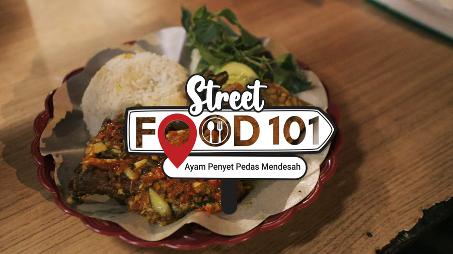 Makan Penyetan Sampai Keringetan di Ayam Penyet Pedas Mendesah