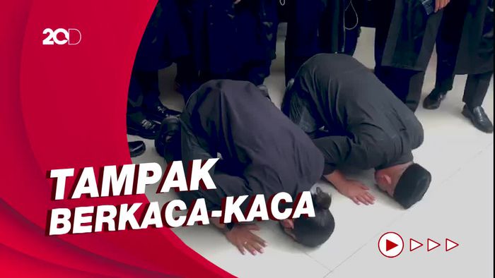 Momen 2 Polisi Penembak Laskar FPI Sujud Syukur Usai Divonis Lepas