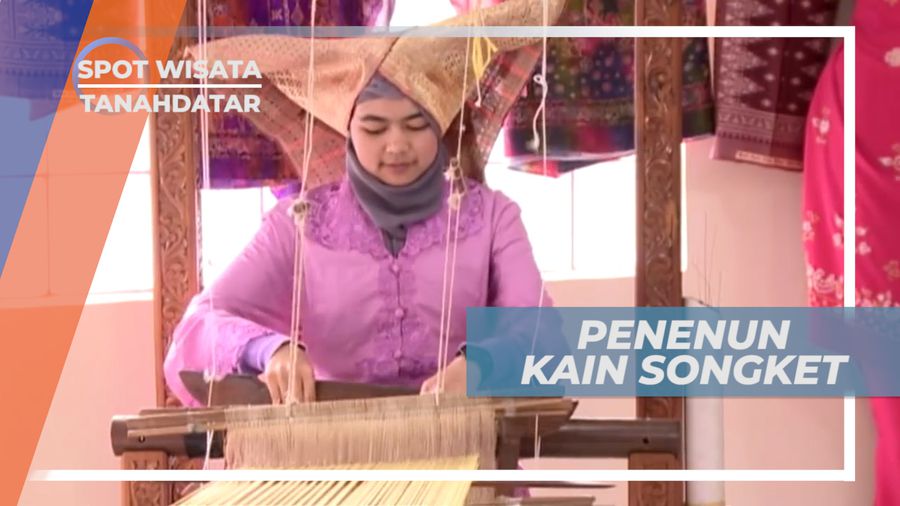 Mengunjungi Pusat Penenun Kain Songket Pandai Sikek, Tanah Datar