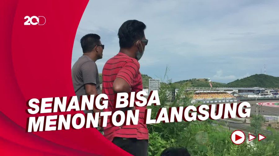 Warga Lokal Tonton MotoGP Mandalika dari Bukit: Serasa di Tribun