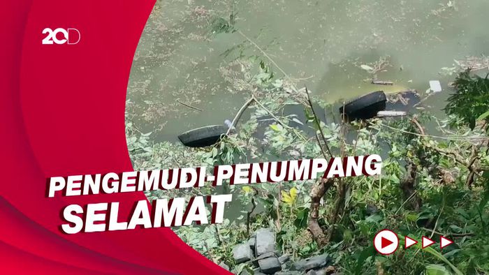 Truk Bermuatan Material Nyemplung di Waduk Sermo Kulon Progo