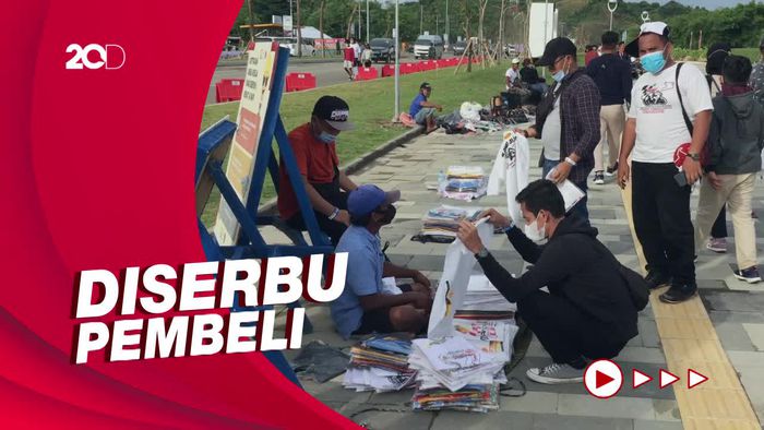 Warga Lokal Raup Rezeki Berkat Jualan Kaos MotoGP Mandalika