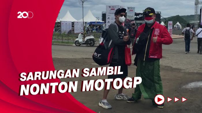 Tiru Gaya Jokowi saat Kemah di IKN, Pria Ini Pakai Sarung Nonton MotoGP