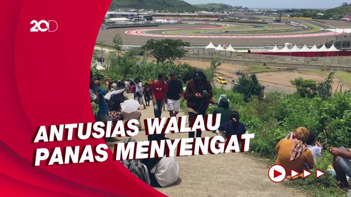 Warga Serbu Bukit Tonton Langsung MotoGP