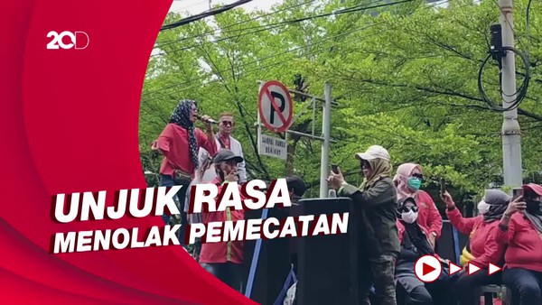 Demo Pemecatan RT/RW di Makassar Ricuh, Massa Paksa Masuk Balai Kota