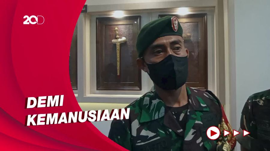 Aksi Heroik Babinsa Robek Seragam Demi Tolong Korban Kecelakaan