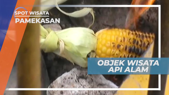 Membakar Jagung di Objek Wisata Api Alam Pamekasan Jawa Timur 