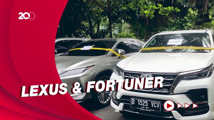 Penampakan Mobil-mobil Mewah Aset Tersangka Robot Trading Fahrenheit