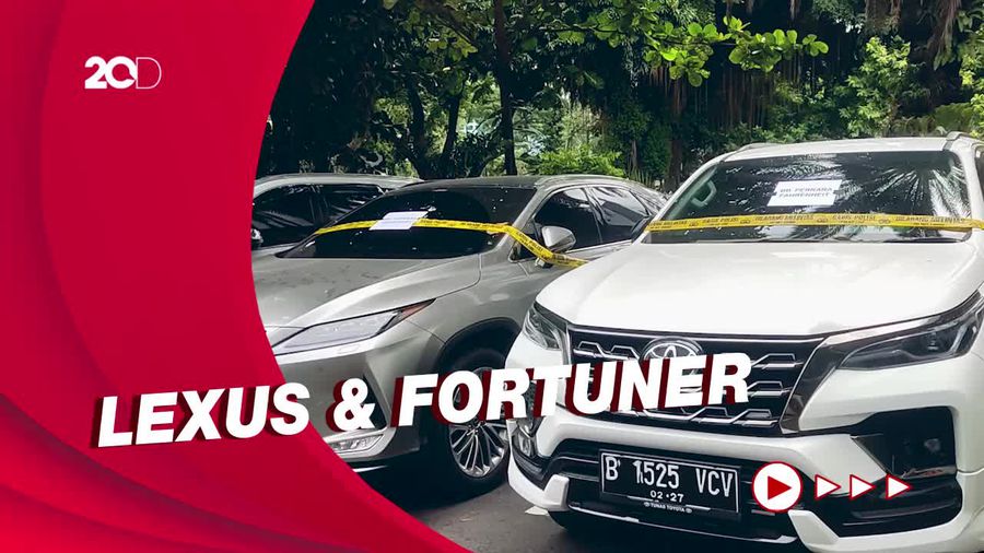 Penampakan Mobil-mobil Mewah Aset Tersangka Robot Trading Fahrenheit