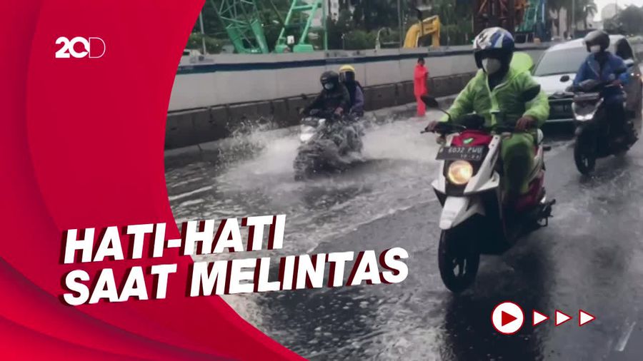 Jakarta Diguyur Hujan, Jalan MH Thamrin Tergenang Air