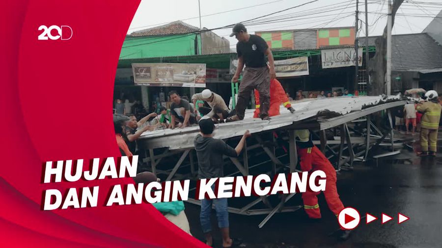 Kanopi Toko Ambruk Timpa Pemotor di Jaktim, Dua Orang Terluka