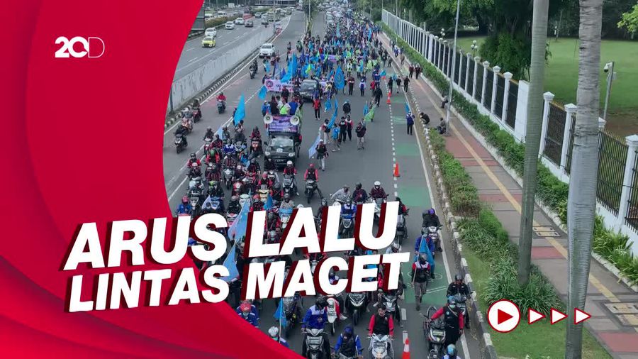 Demo Tolak Omnibus Law, Massa Buruh  Mulai Tiba di DPR