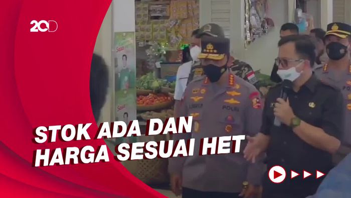 Kapolri Cek Minyak Goreng Curah di Pasar Sehat Soreang