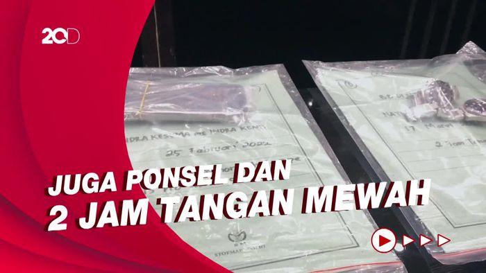 Melihat Uang Rp 1,1 Miliar Indra Kenz yang Disita Polisi