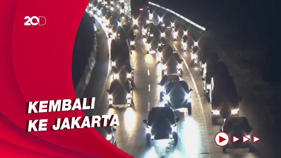 Ruas Jalan Tol Cipularang Arah Jakarta Padat Merayap