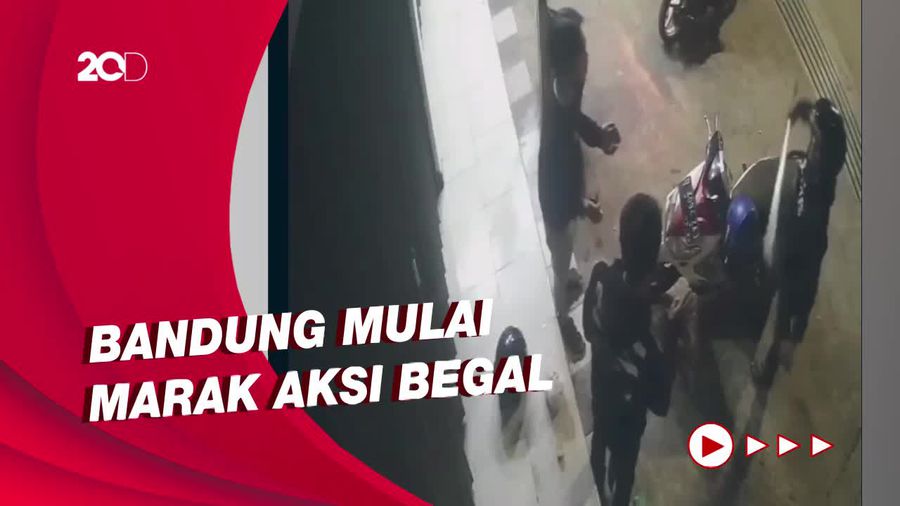 Detik-detik Pengemudi Ojol di Bandung Ditodong Samurai   
