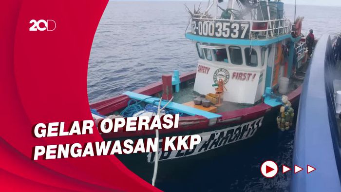 Detik-detik Kapal Ikan Filipina Tepergok Curi Ikan di Laut Sulawesi