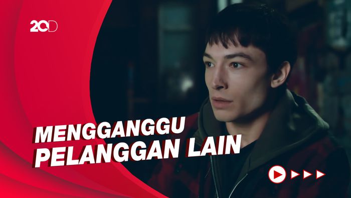 Ezra Miller The Flash Ditangkap Polisi Hawaii Gegara Rusuh di Bar