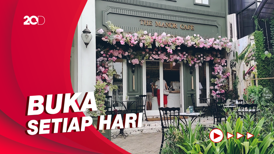 Makan Beefsteak yang Juicy Sambil Nikmati Taman di The Manor Cafe