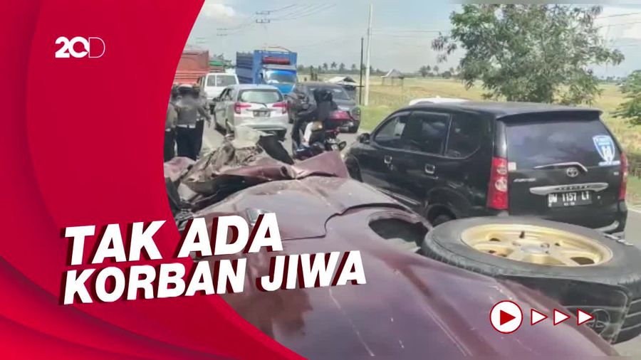 3 Kendaraan Terlibat Kecelakaan Beruntun di Sidrap, Semua Ringsek!