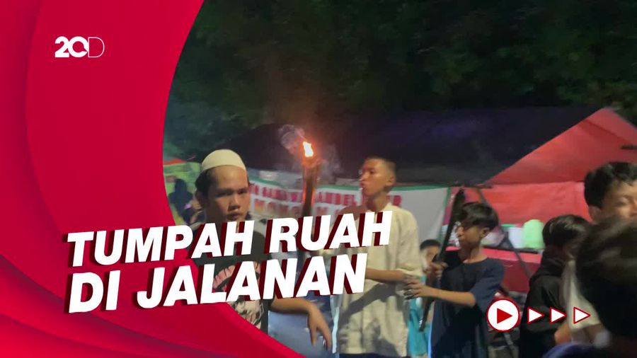 Sambut Ramadhan, Warga Kebayoran Lama Gelar Pawai Obor
