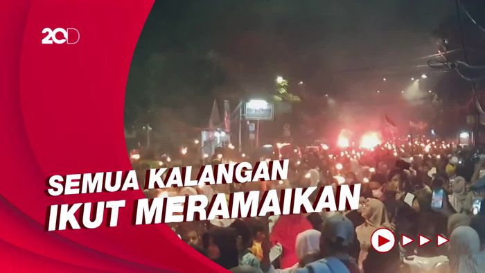 Kemeriahan Pawai Obor di Petamburan Sambut Bulan Suci Ramadan