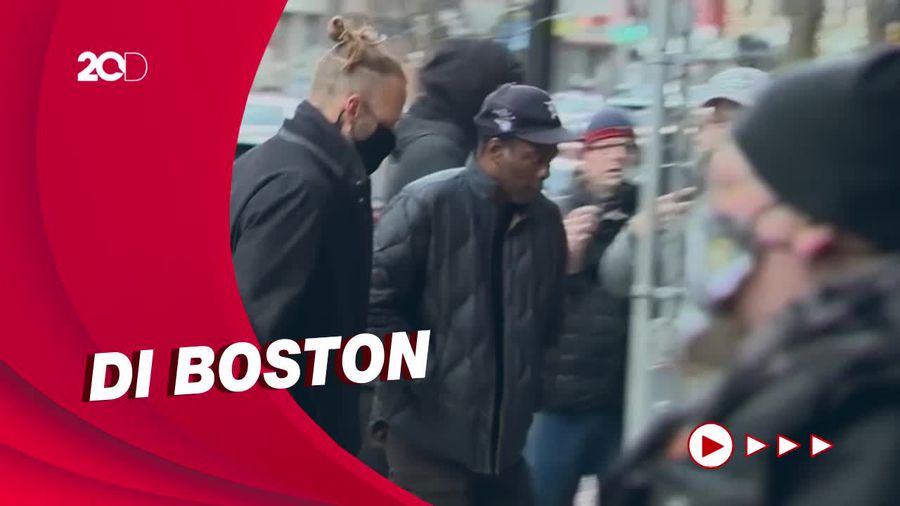 Kemunculan Perdana Chris Rock Usai Insiden Ditampar Will Smith