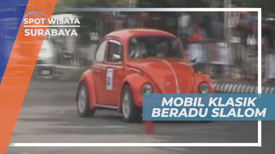 Aksi Seru Mobil Klasik Antik Beradu Slalom, Surabaya