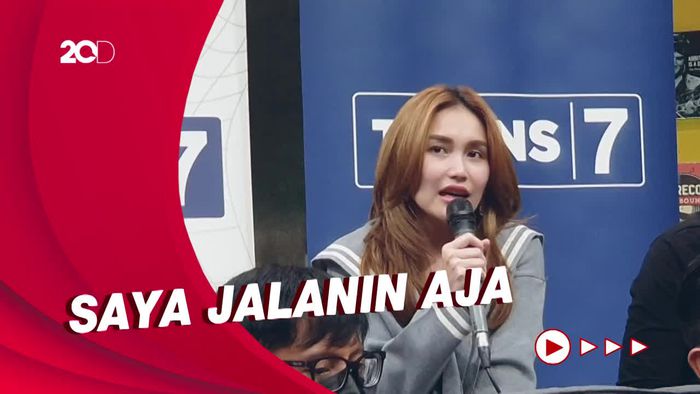 Ayu Ting Ting Heran Dirinya Lebih Laku Jadi Komedian