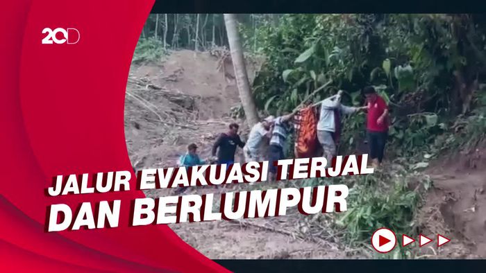 Dramatis! Evakuasi Korban Longsor di Cilacap yang Alami Stroke