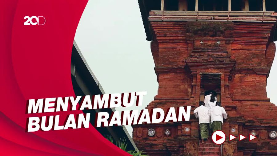 Melihat Kemeriahan Tradisi Tabuh Beduk Blandrangan di Menara Kudus