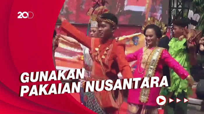 Penampilan Parade Adat Nusantara di Hari Kebudayaan Makassar