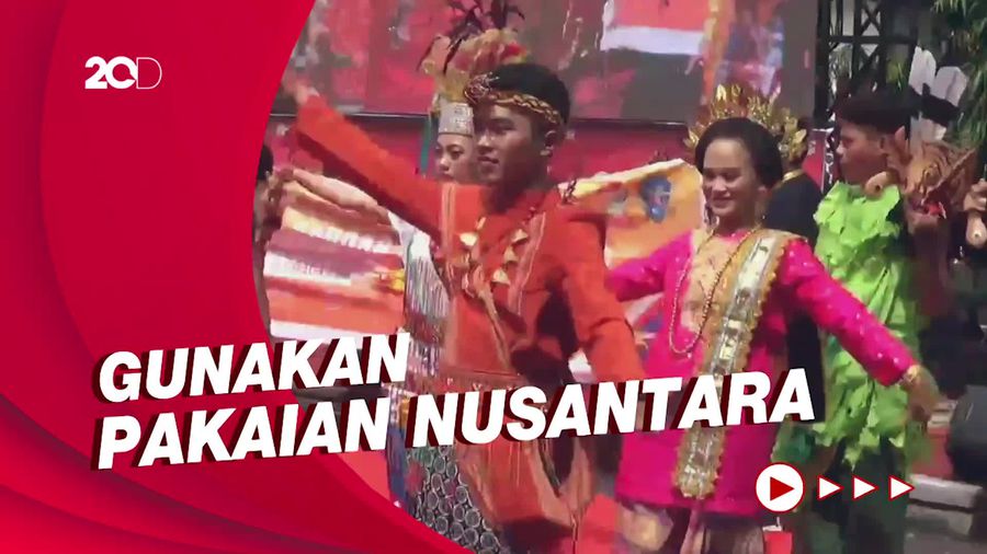 Penampilan Parade Adat Nusantara di Hari Kebudayaan Makassar