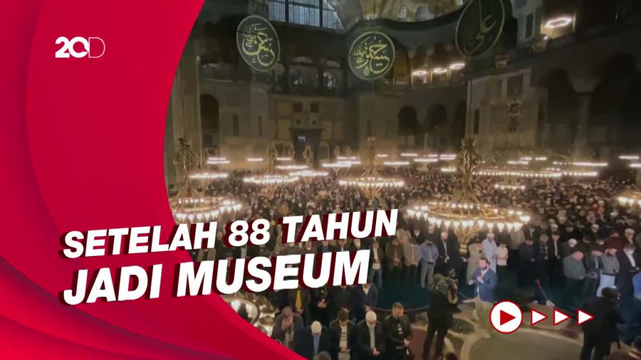 Salat Tarawih Perdana di Hagia Sophia Setelah 8 Dekade Lebih Jadi Museum