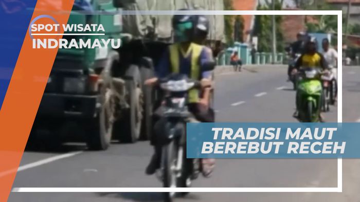 Tradisi Nekat Penantang Maut Berebut Uang Receh, Indramayu