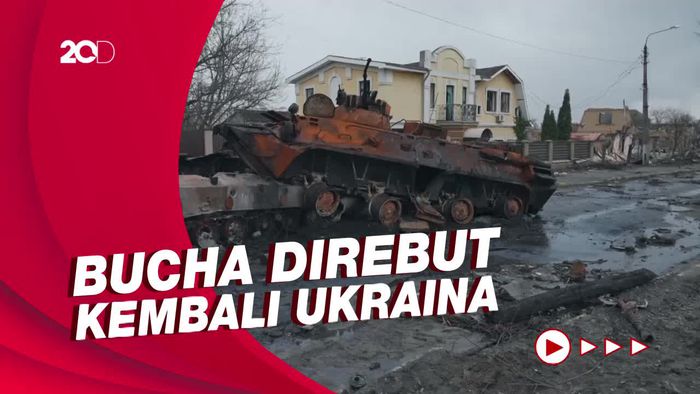 Kendaraan Militer Rusia Hancur Berserakan di Jalanan Kota Bucha