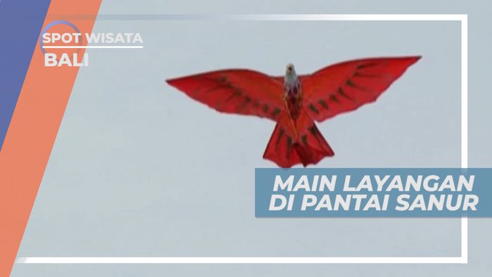 Hiburan Saat Liburan, Bermain Layang-layang di Tepi Pantai Sanur Bali