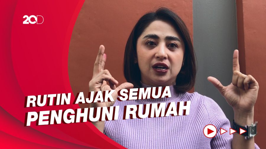 Selama Ramadan, Dewi Perssik Gelar Pengajian Setiap Hari