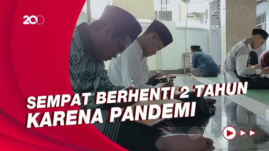 Suasana Ngaji Kilatan di Ponpes Lirboyo Kediri