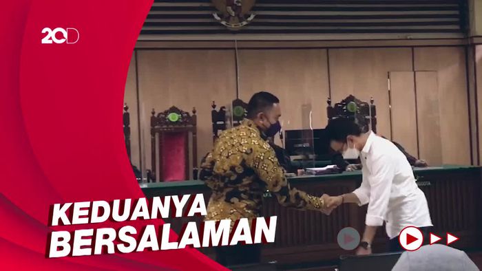 Momen Adam Deni Minta Maaf ke Ahmad Sahroni di Persidangan