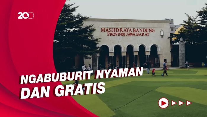 Suasana Ngabuburit di Alun-alun Bandung