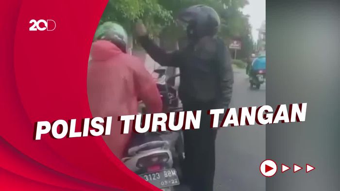 Viral! Diduga Oknum Polisi Pukul-Memaki Ojol di Jakbar
