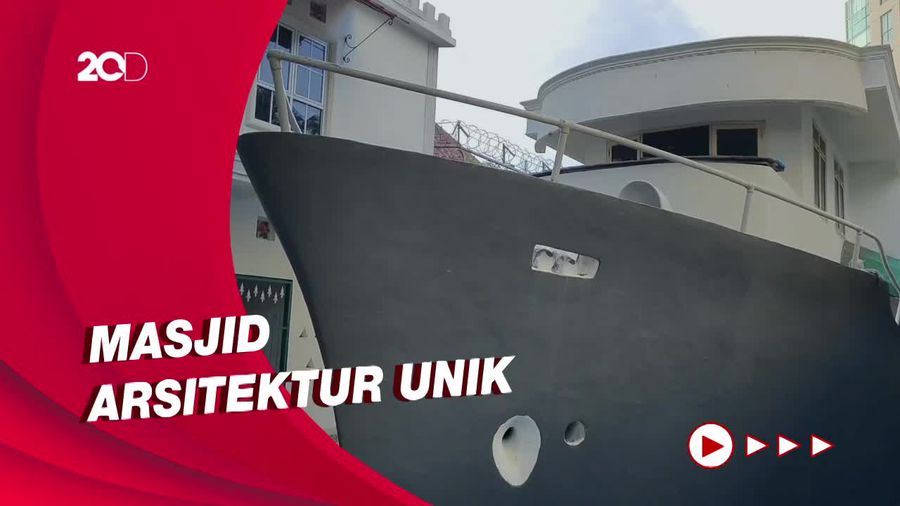 Melihat Masjid Perahu di Tebet dan Al-Quran Besar Bersampul Kayu