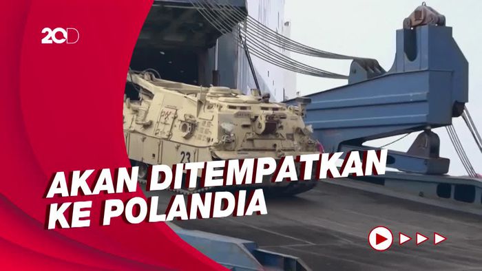 Perlengkapan dan Kendaraan Perang AS Tiba di Denmark