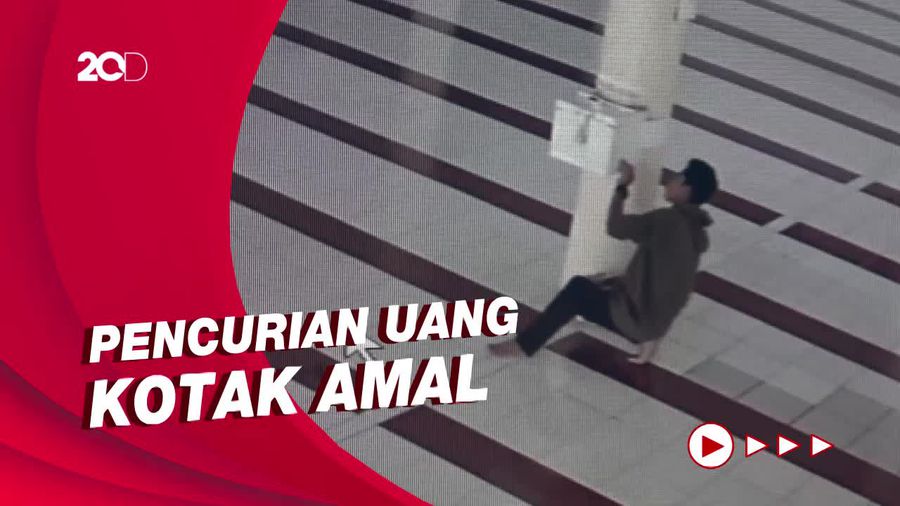 Terekam CCTV! Pria Curi Uang Kotak Amal Masji di Sulbar
