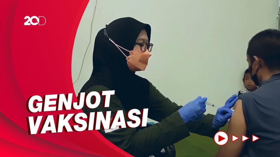 Polres Purwakarta Gelar Vaksinasi di Masjid Usai Tarawih