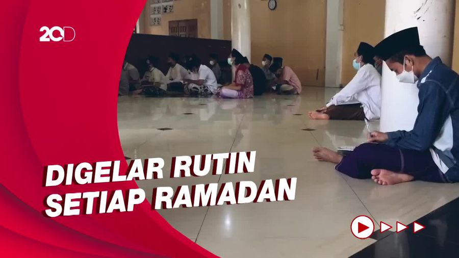 Menengok Tradisi Ngaji Pasanan di Ponpes Gus Mus Rembang