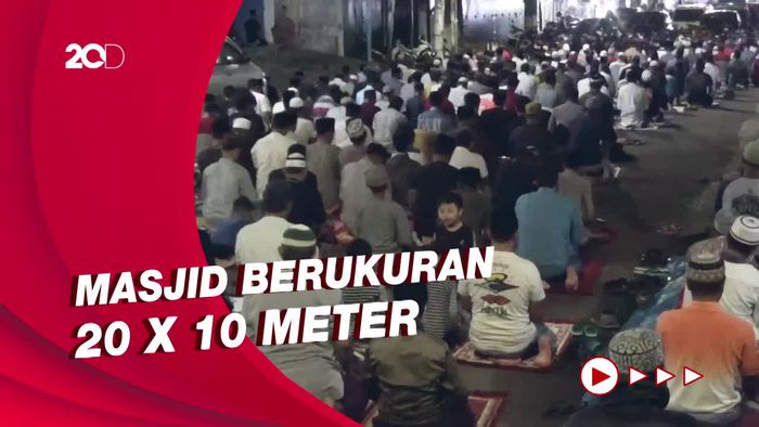 Tarawih di Masjid Mungil Parepare, Jemaah Sampai Meluber ke Jalan